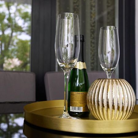 Starlight Bronze Szeged- Exclusive Apartment Exterior photo