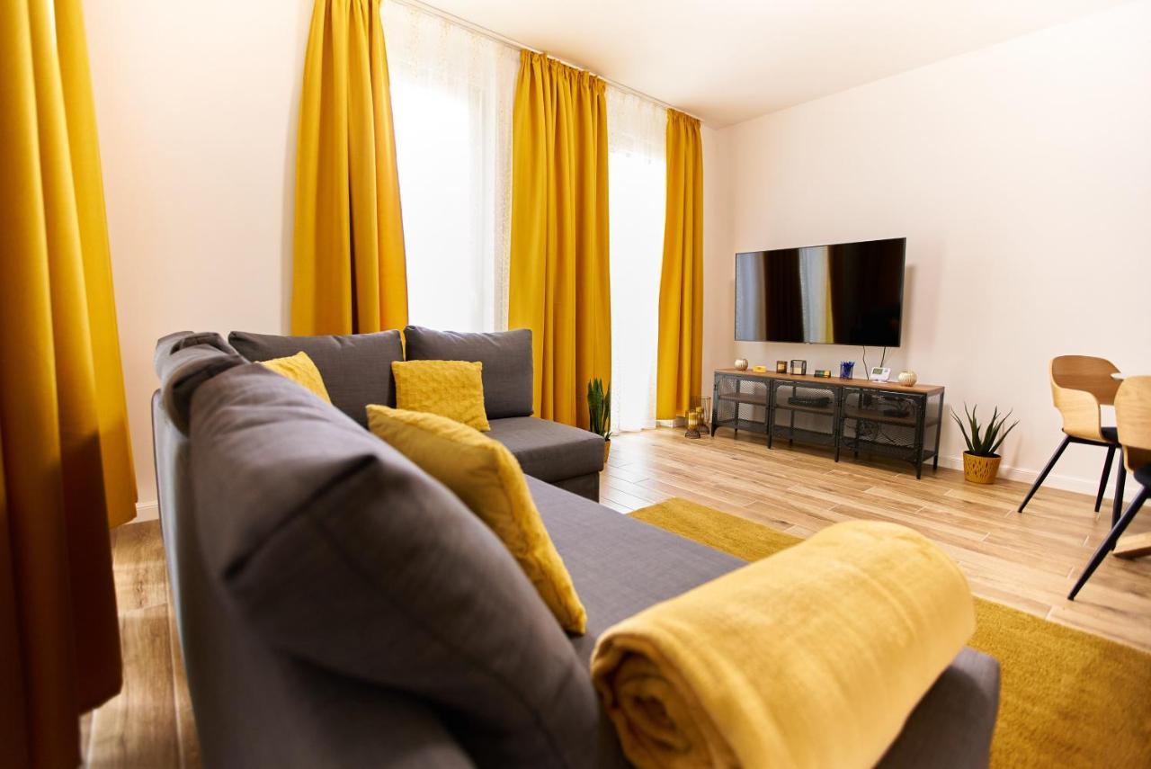 Starlight Bronze Szeged- Exclusive Apartment Exterior photo