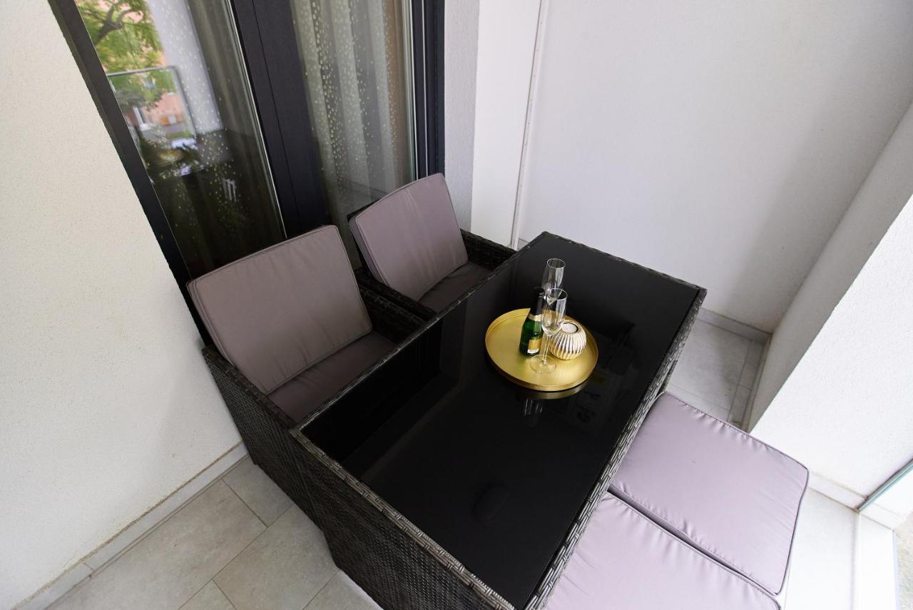 Starlight Bronze Szeged- Exclusive Apartment Exterior photo