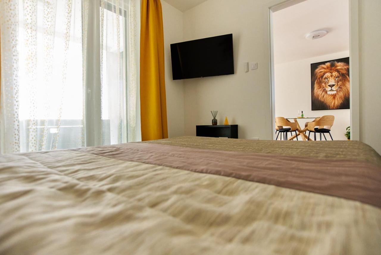 Starlight Bronze Szeged- Exclusive Apartment Exterior photo
