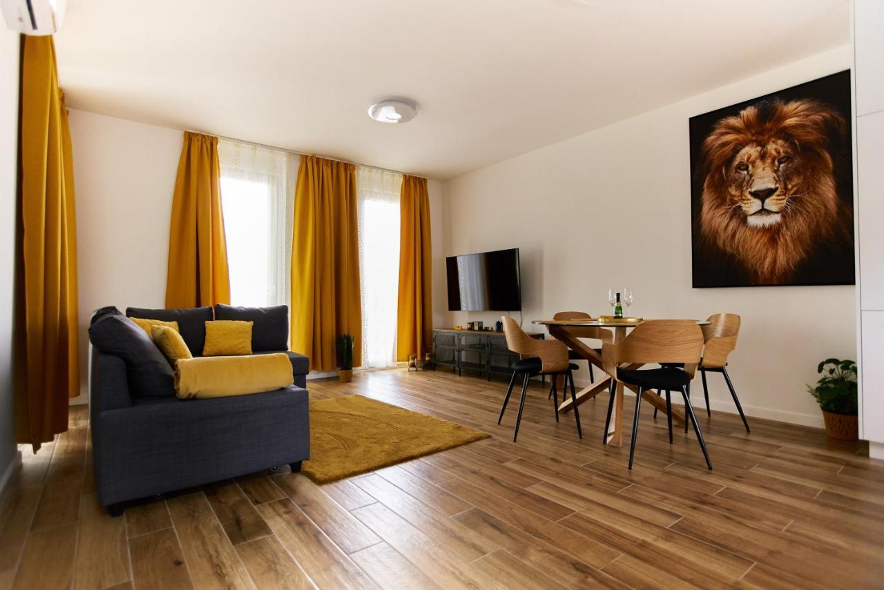 Starlight Bronze Szeged- Exclusive Apartment Exterior photo