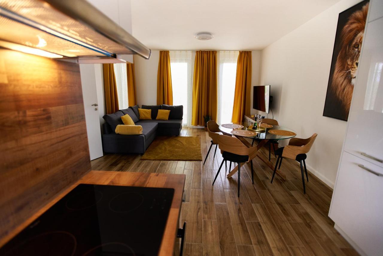 Starlight Bronze Szeged- Exclusive Apartment Exterior photo
