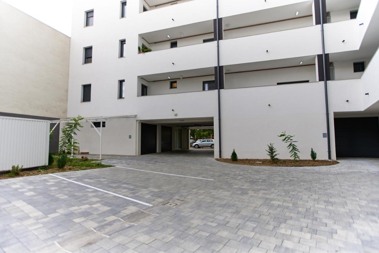Starlight Bronze Szeged- Exclusive Apartment Exterior photo